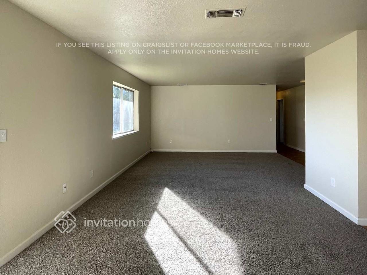 555 Spruce St - Photo 3 of 16