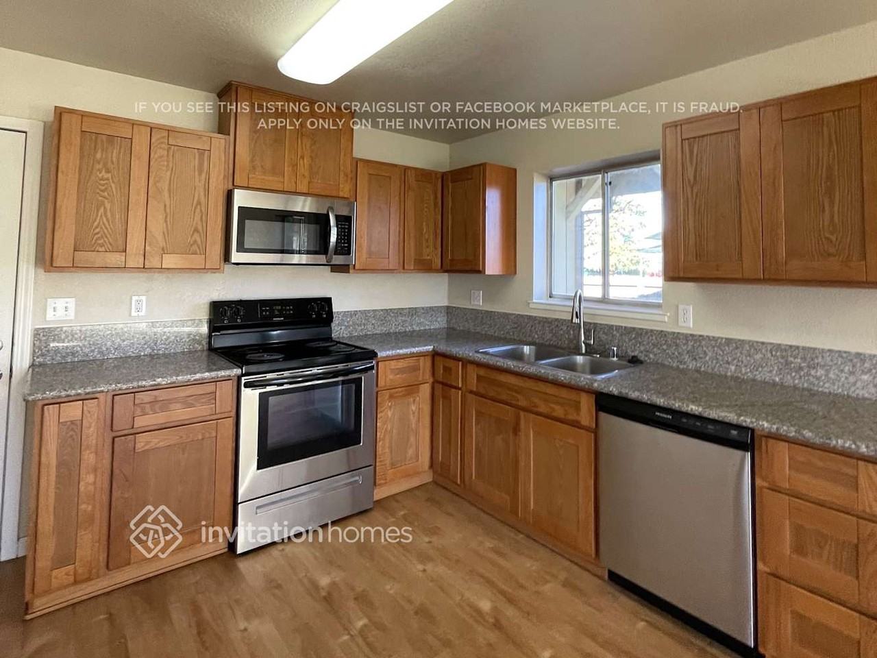 555 Spruce St - Photo 4 of 16