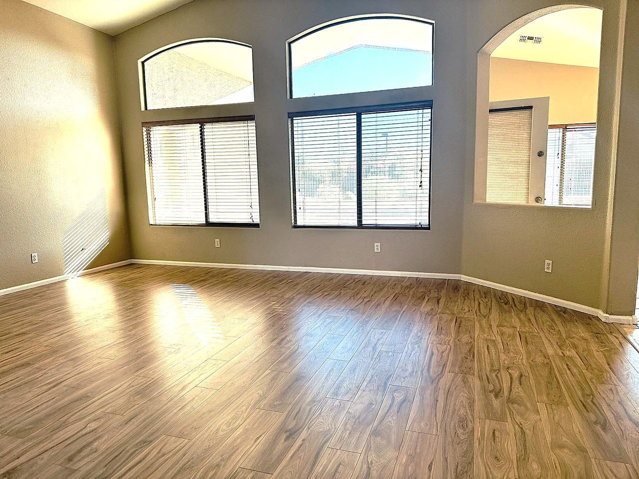 8119 S 47th Ln - Photo 4 of 22