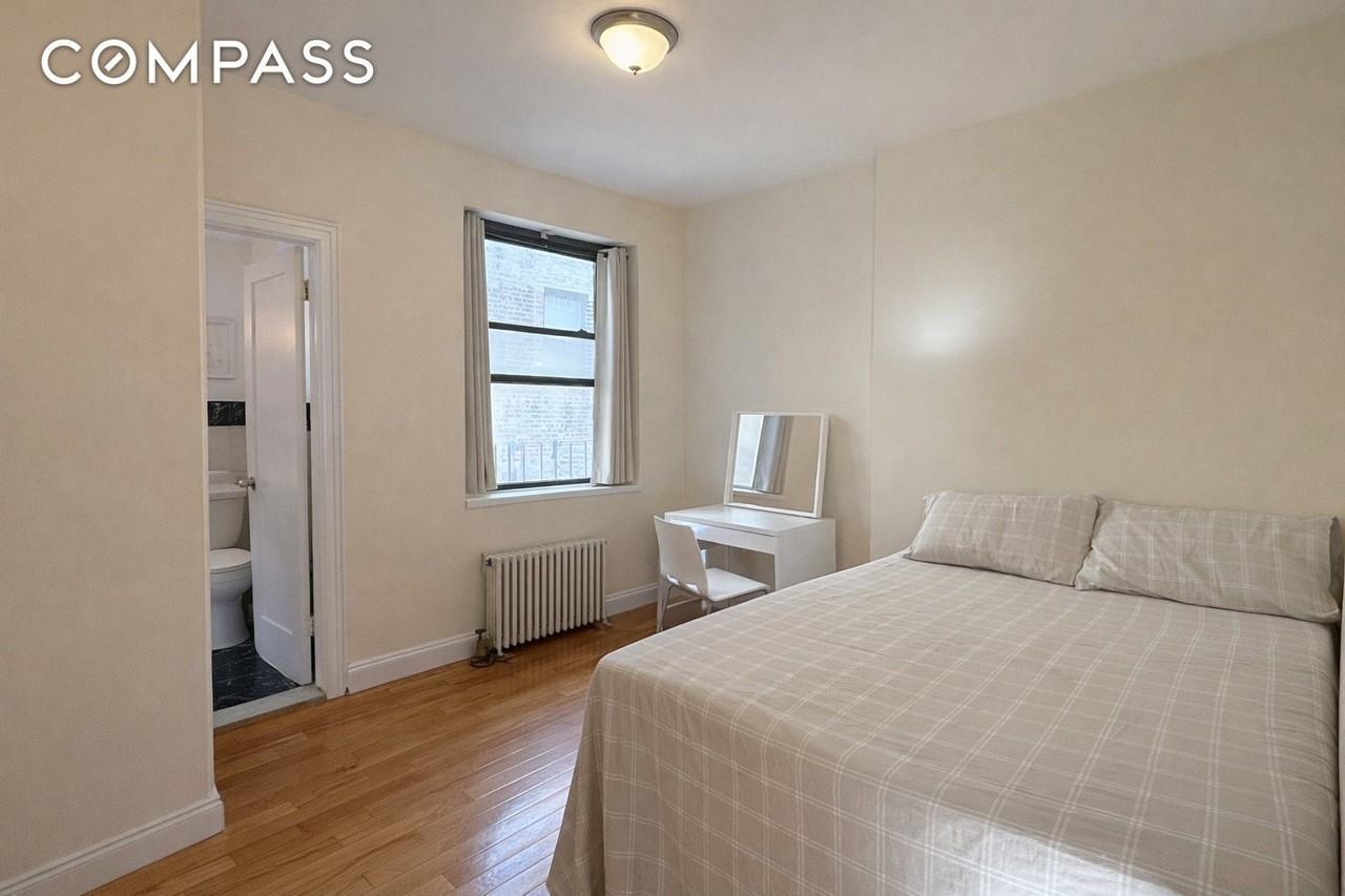 357 E 58th St #2W - Photo 2 of 6