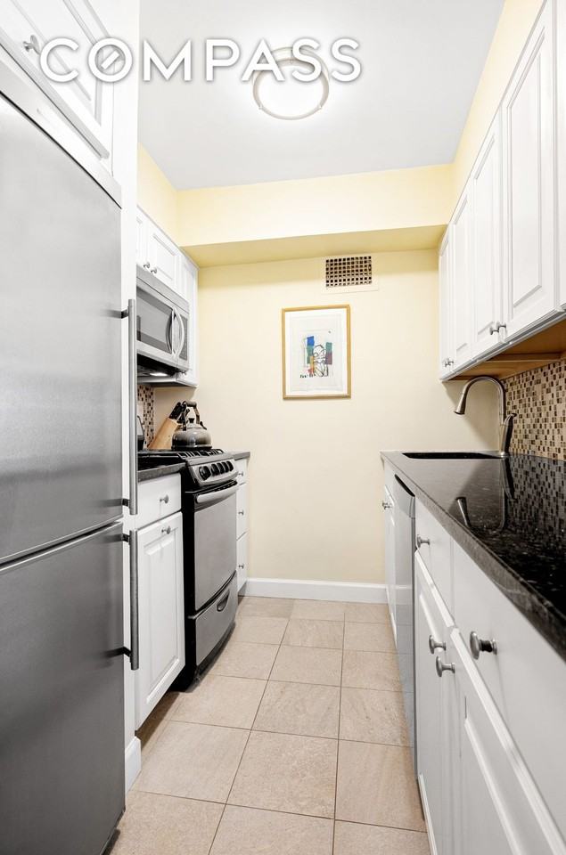 55 E 9th St #12H - Photo 4 of 9