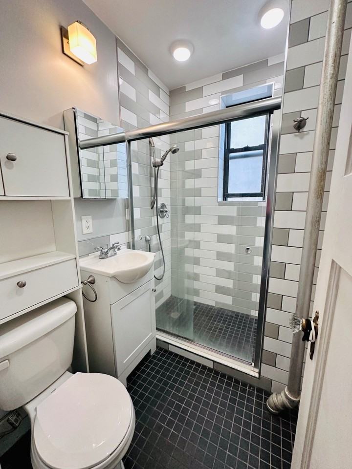 323 Marine Ave #3A - Photo 5 of 14