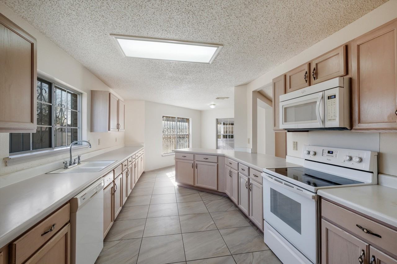 7492 Timbercreek Dr #1 - Photo 5 of 10