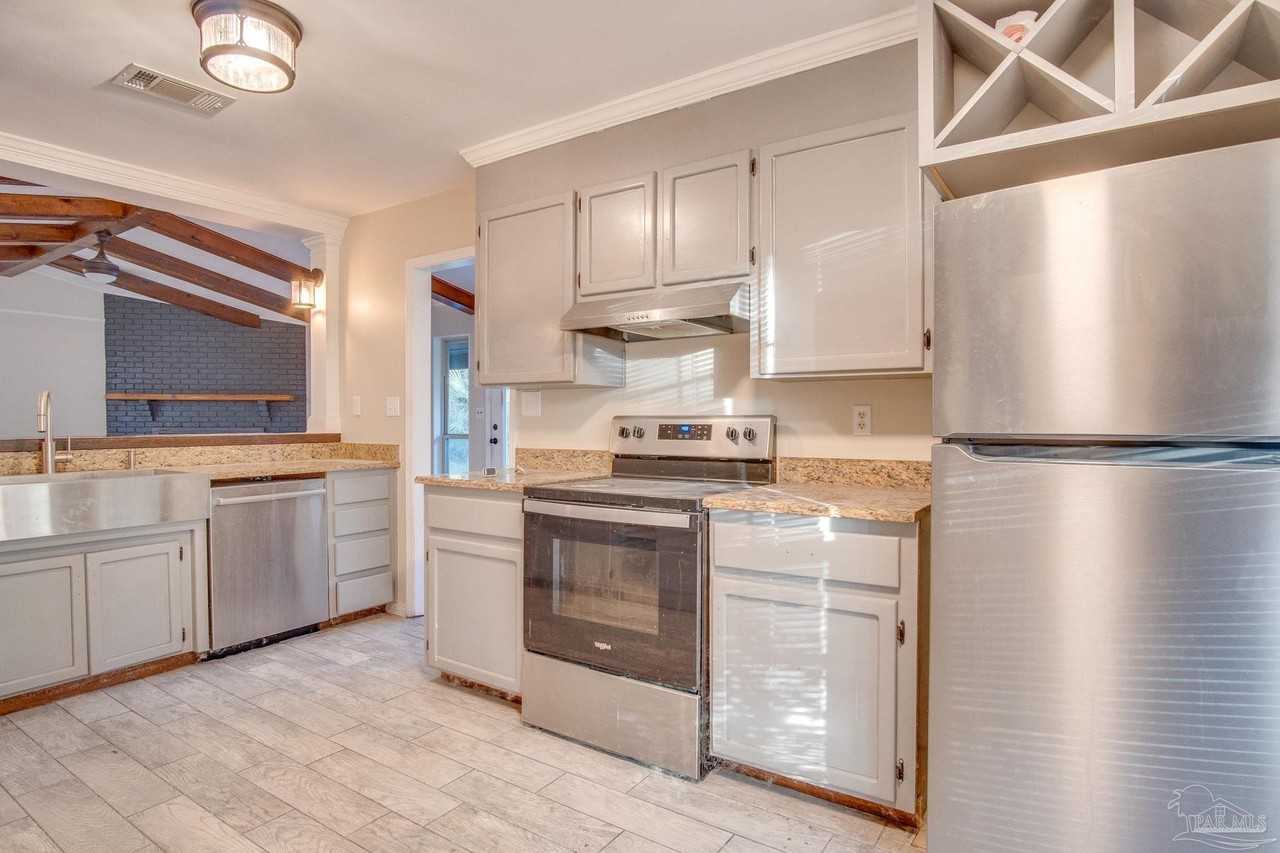 5910 Limestone Rd - Photo 7 of 20