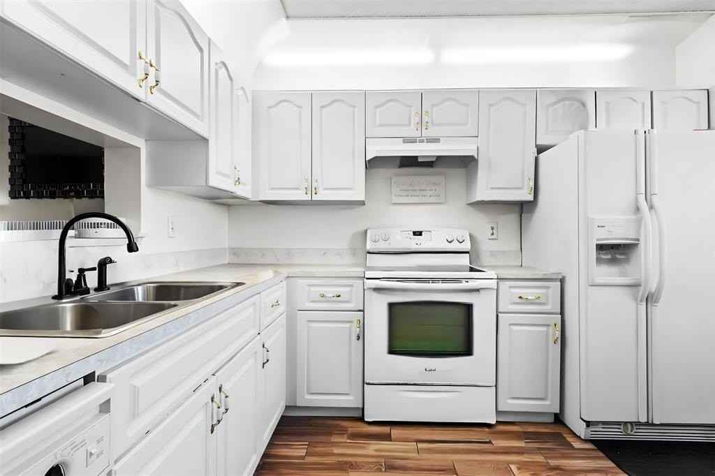 7951 Southgate Blvd #10F - Photo 2 of 24