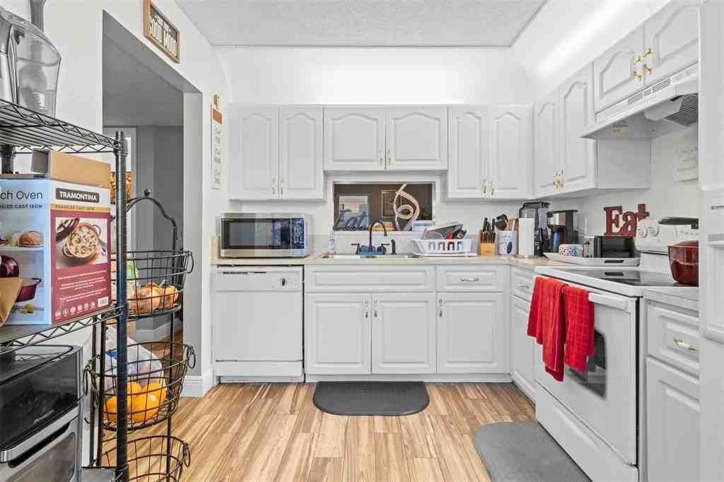 7951 Southgate Blvd #10F - Photo 4 of 24