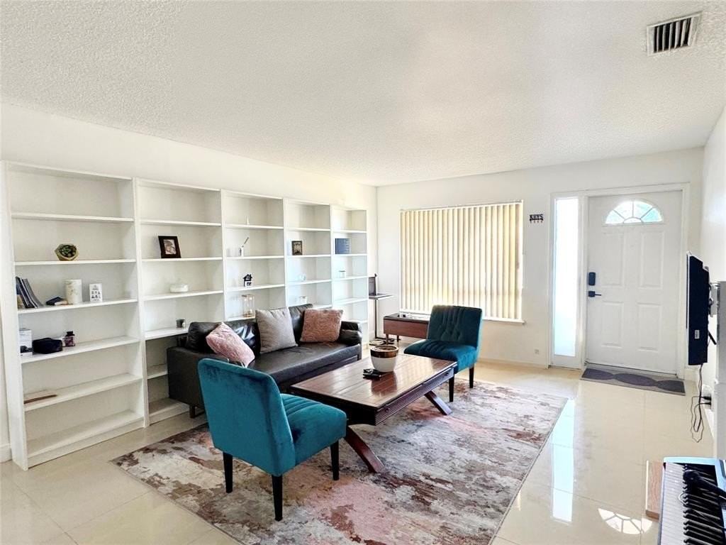 704 Nw 3rd Ave - Photo 2 of 12