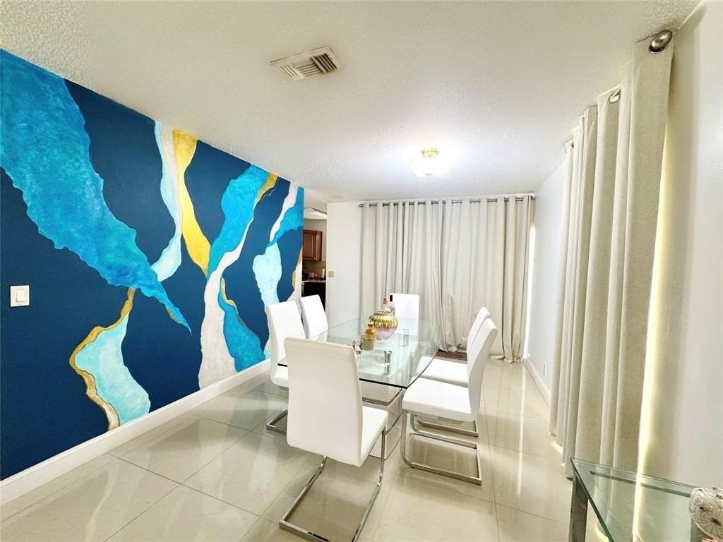 704 Nw 3rd Ave - Photo 3 of 12