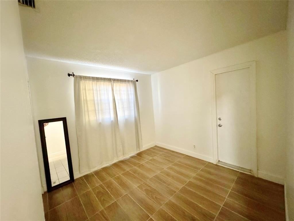 704 Nw 3rd Ave - Photo 4 of 12