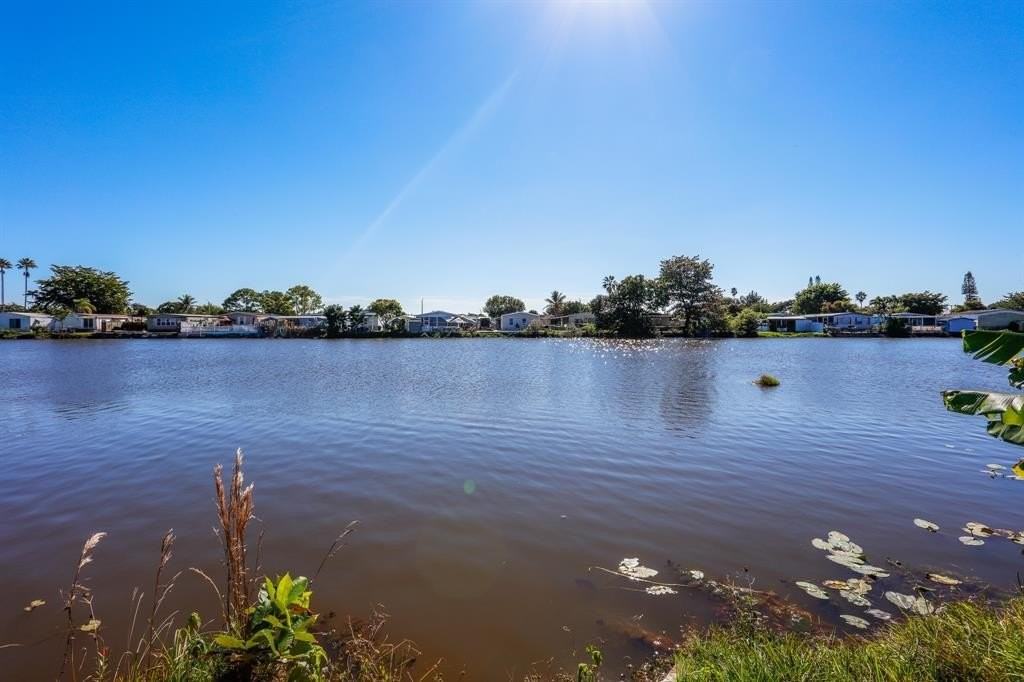 21726 N Heritage Cir - Photo 2 of 19