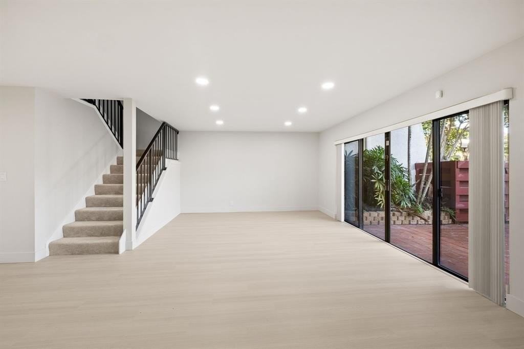 3012 Willow Ln - Photo 5 of 36