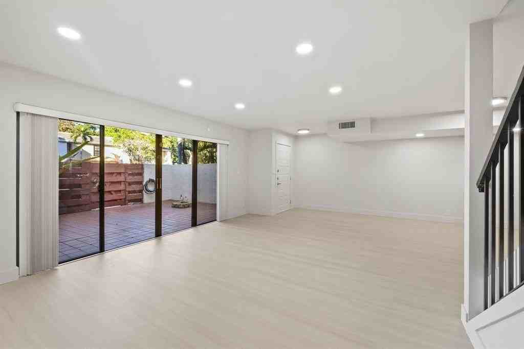 3012 Willow Ln - Photo 7 of 36