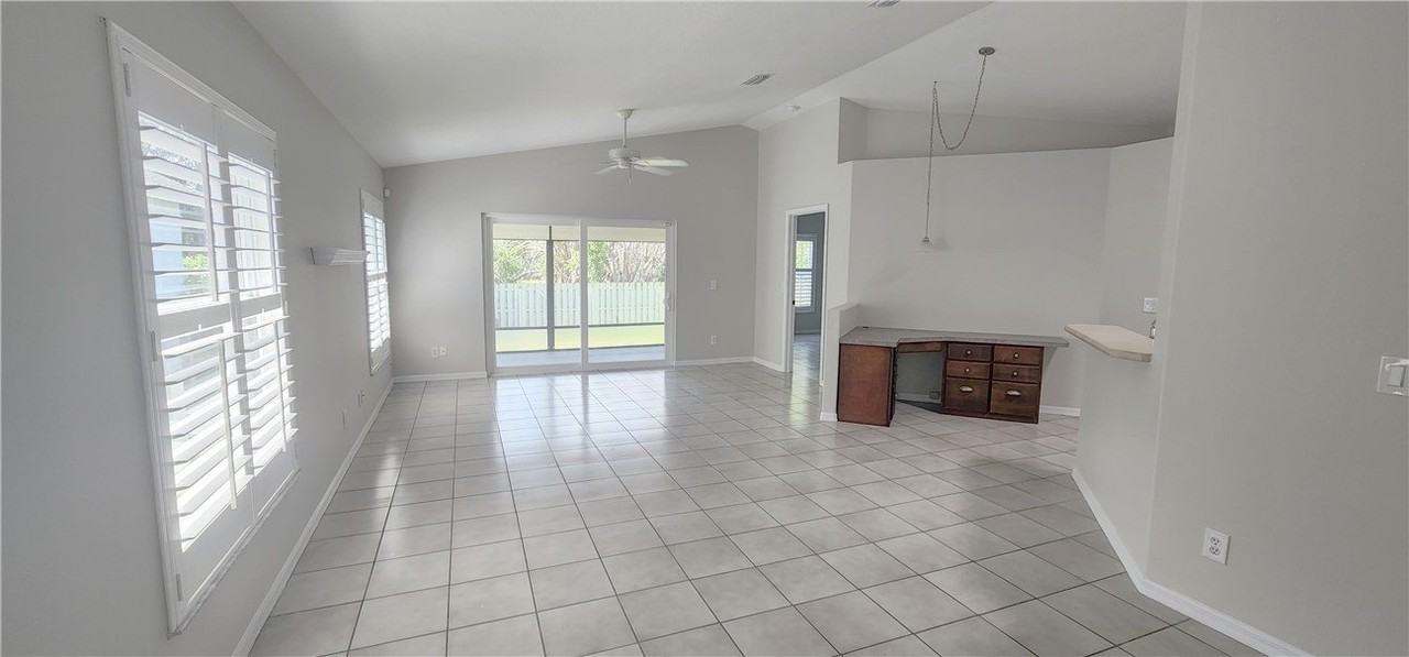 451 10th Pl - Photo 5 of 19