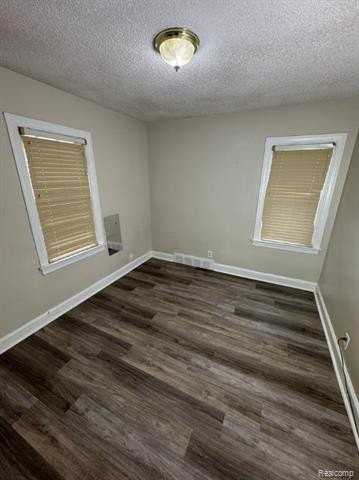 10407 Roxbury St - Photo 4 of 14