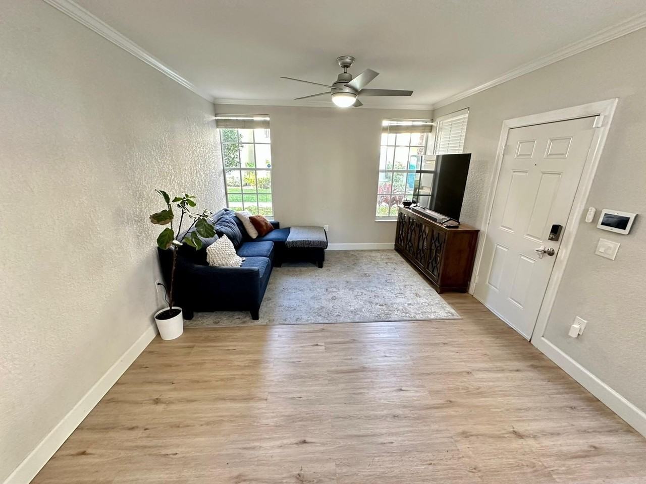 1809 Belmont Pl - Photo 3 of 37