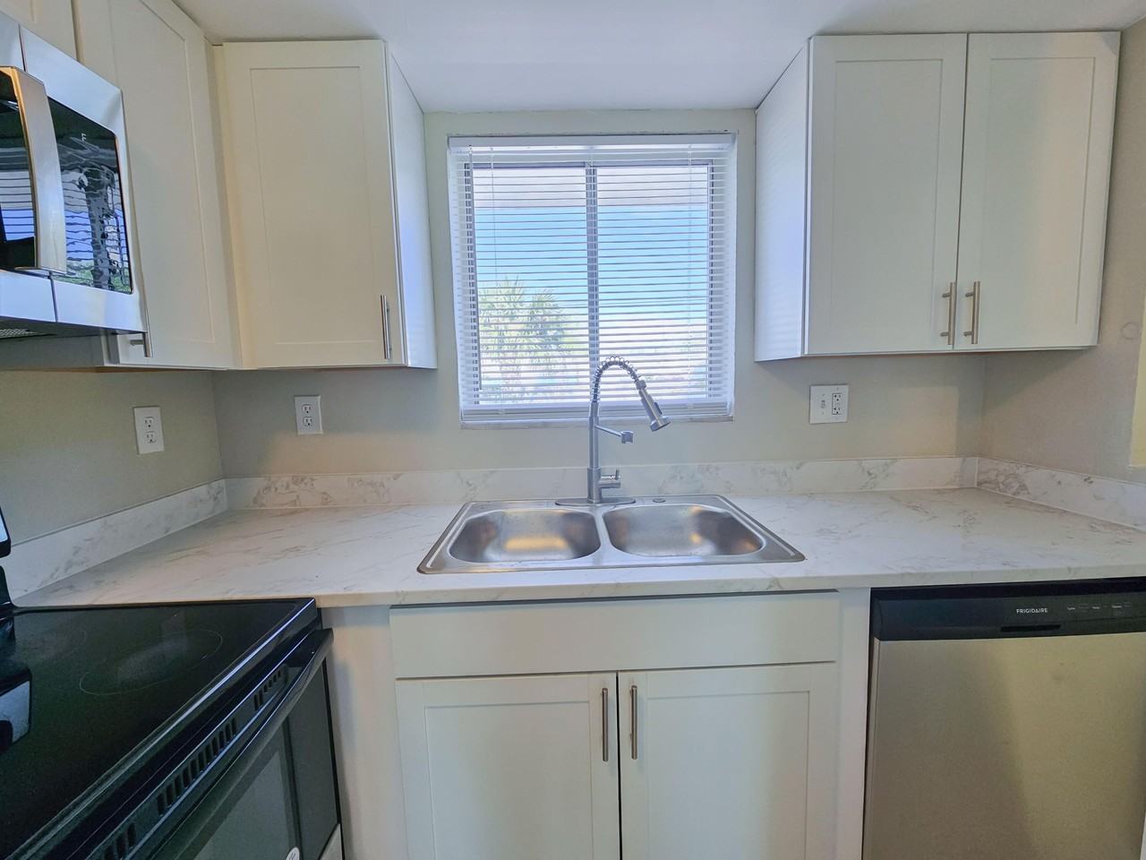 1501 Crescent Cir #E40 - Photo 2 of 12