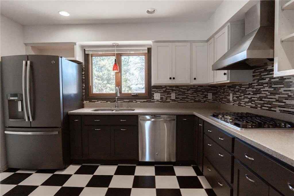 7740 Arlington Ave N - Photo 3 of 21