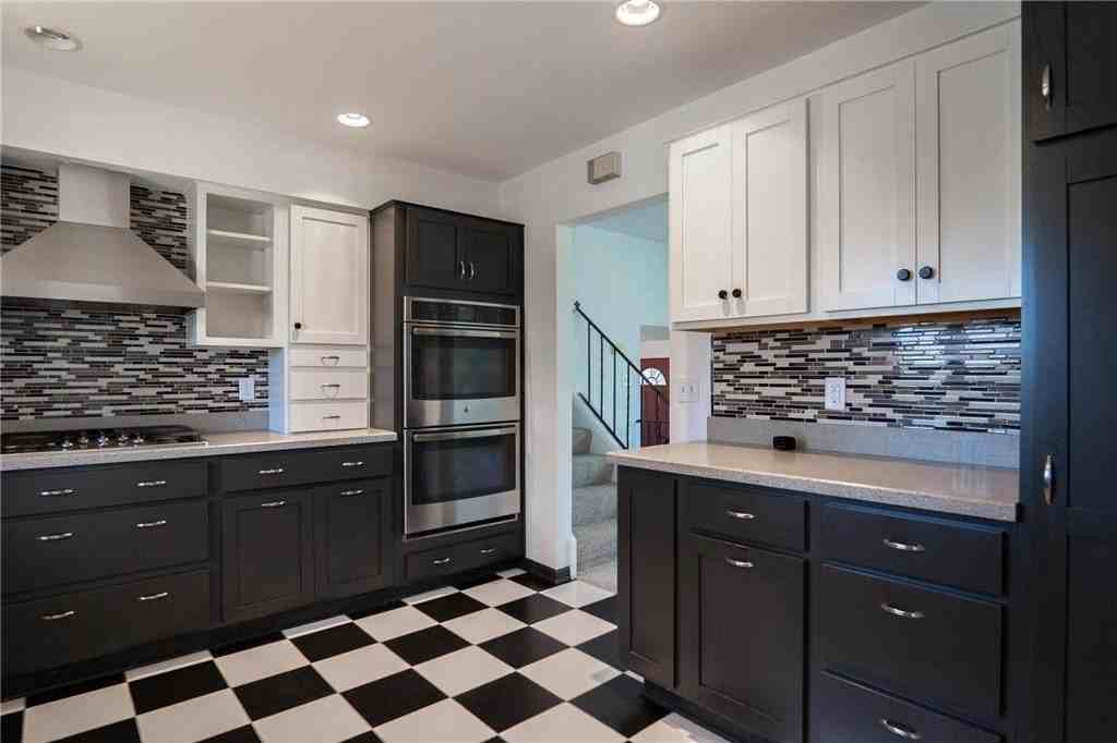 7740 Arlington Ave N - Photo 4 of 21