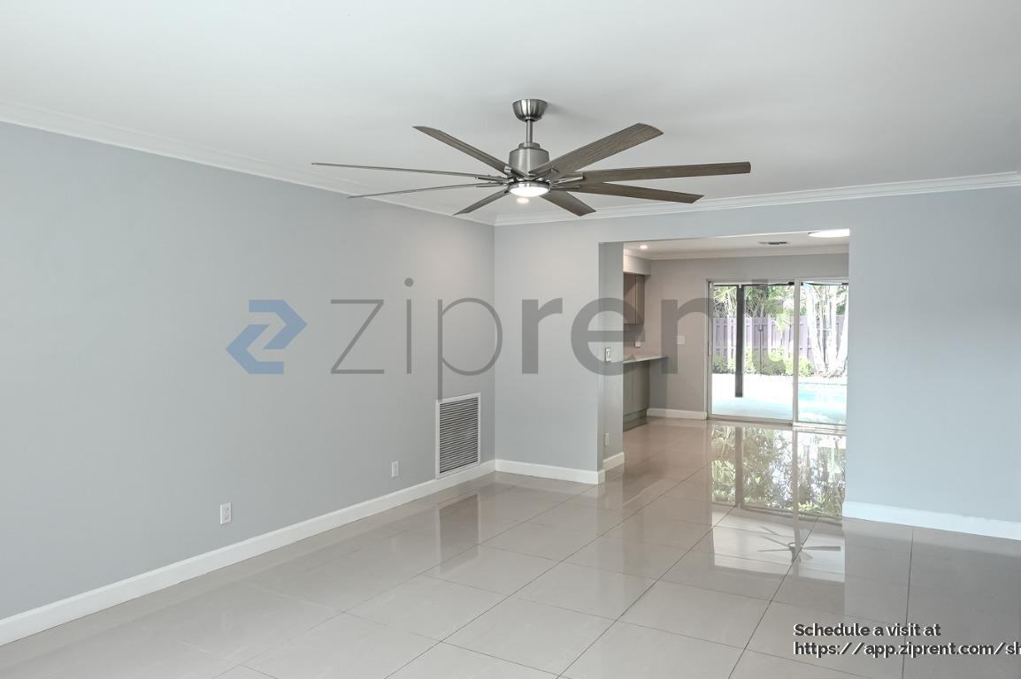 3343 Nw 69th St - Photo 4 of 50