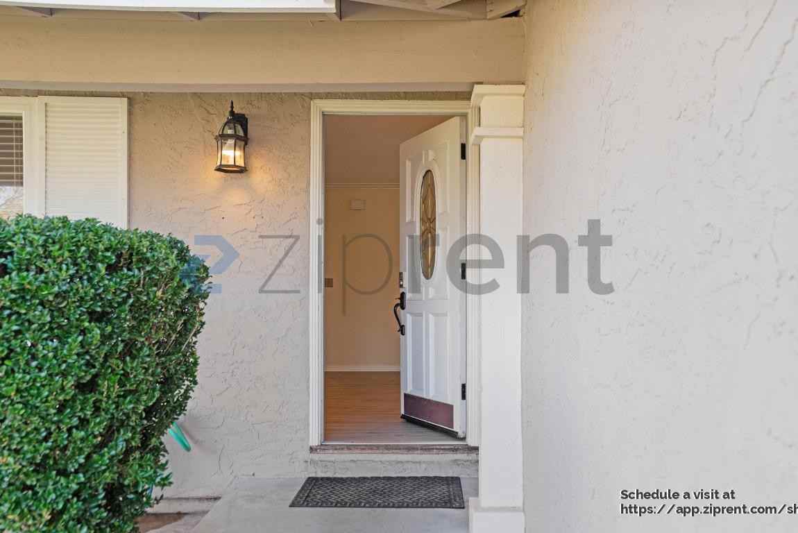 8370 Parish Way - Photo 4 of 36