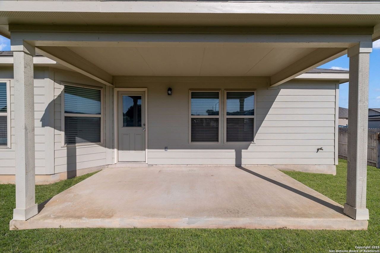 7043 Diamond Vly - Photo 4 of 27