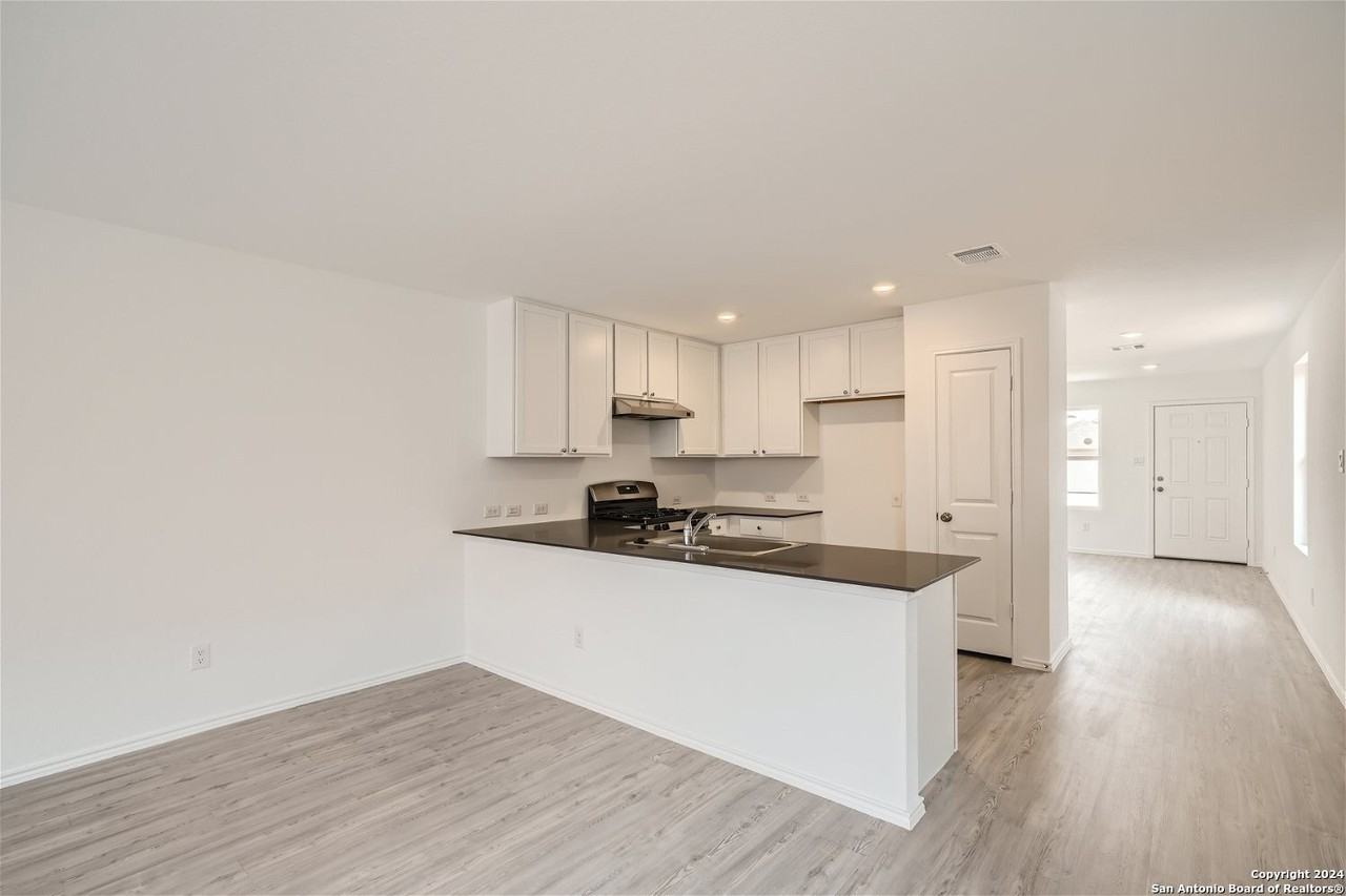 9827 Carome Mill Dr - Photo 6 of 25