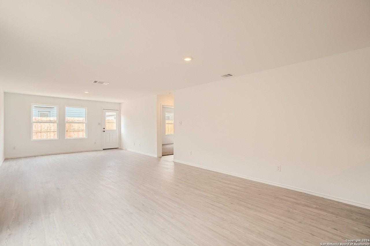 9843 Carome Mill Dr - Photo 4 of 27