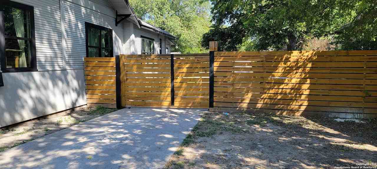 631 W Kings Hwy Apt 3 #3 - Photo 2 of 11