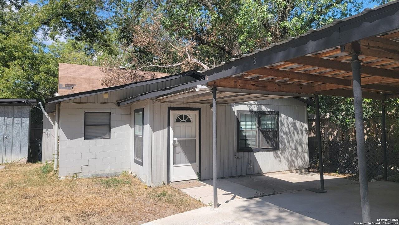 631 W Kings Hwy Apt 3 #3 - Photo 3 of 11