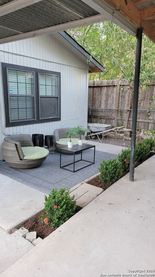 631 W Kings Hwy Apt 3 #3 - Photo 4 of 11