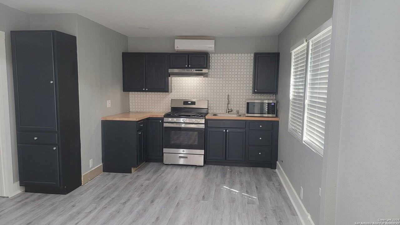 631 W Kings Hwy Apt 3 #3 - Photo 5 of 11