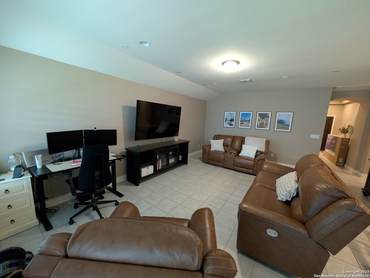 7631 Pecos Rdg - Photo 5 of 27