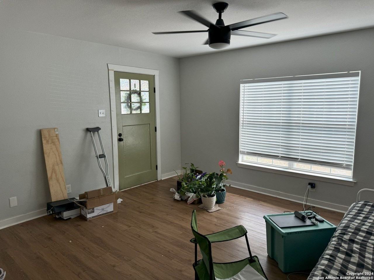 323 Arlington Ct - Photo 3 of 16