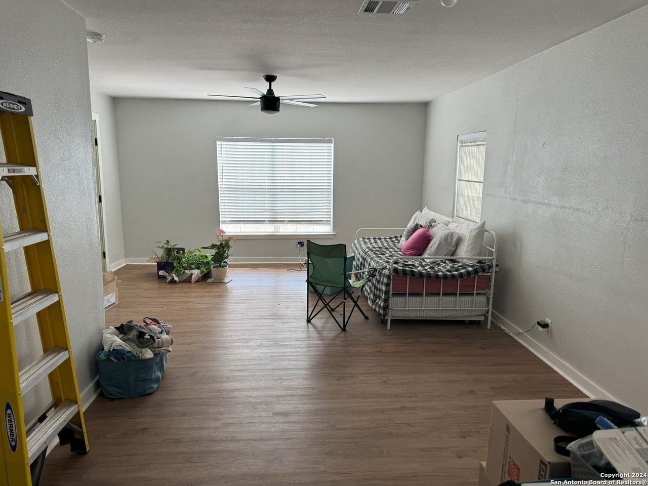 323 Arlington Ct - Photo 4 of 16