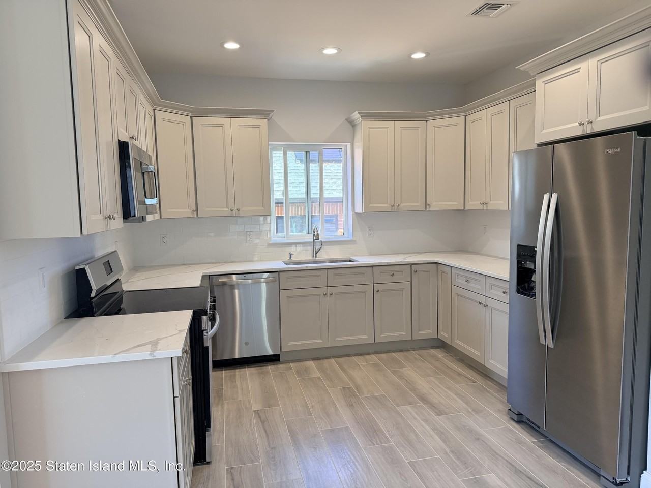 71 Prescott Ave #2 - Photo 3 of 8