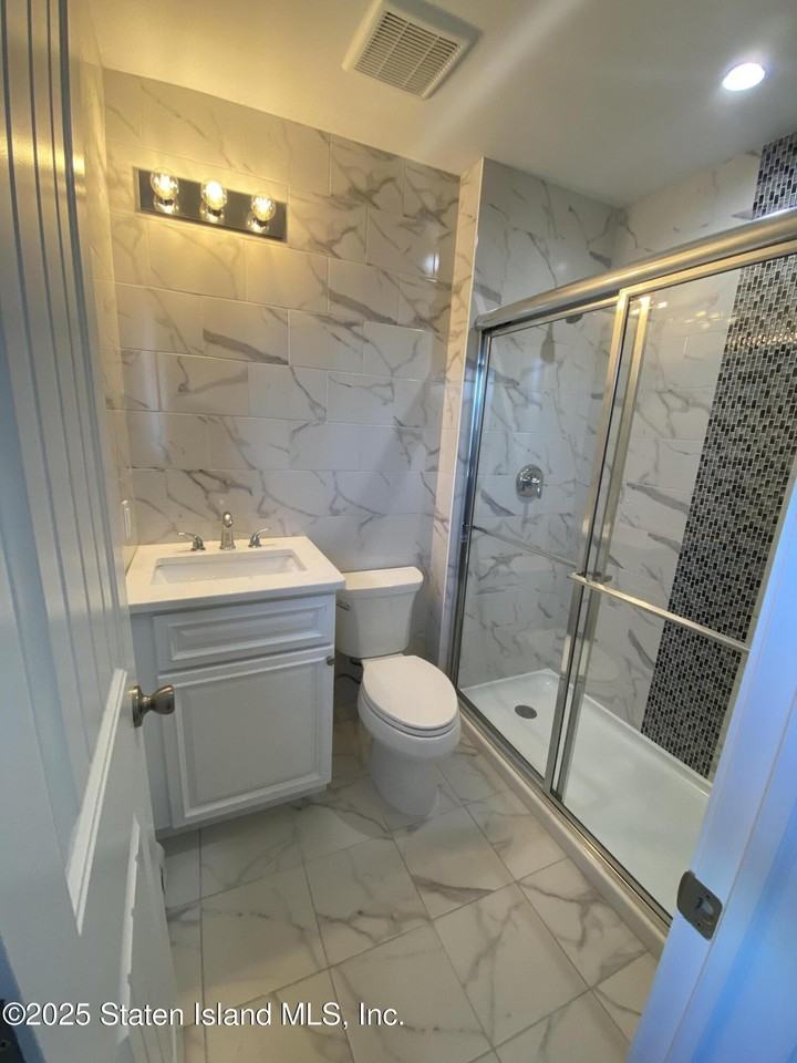 202 Hawthorne Ave #2 - Photo 2 of 6