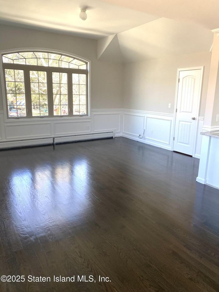 202 Hawthorne Ave #2 - Photo 3 of 6