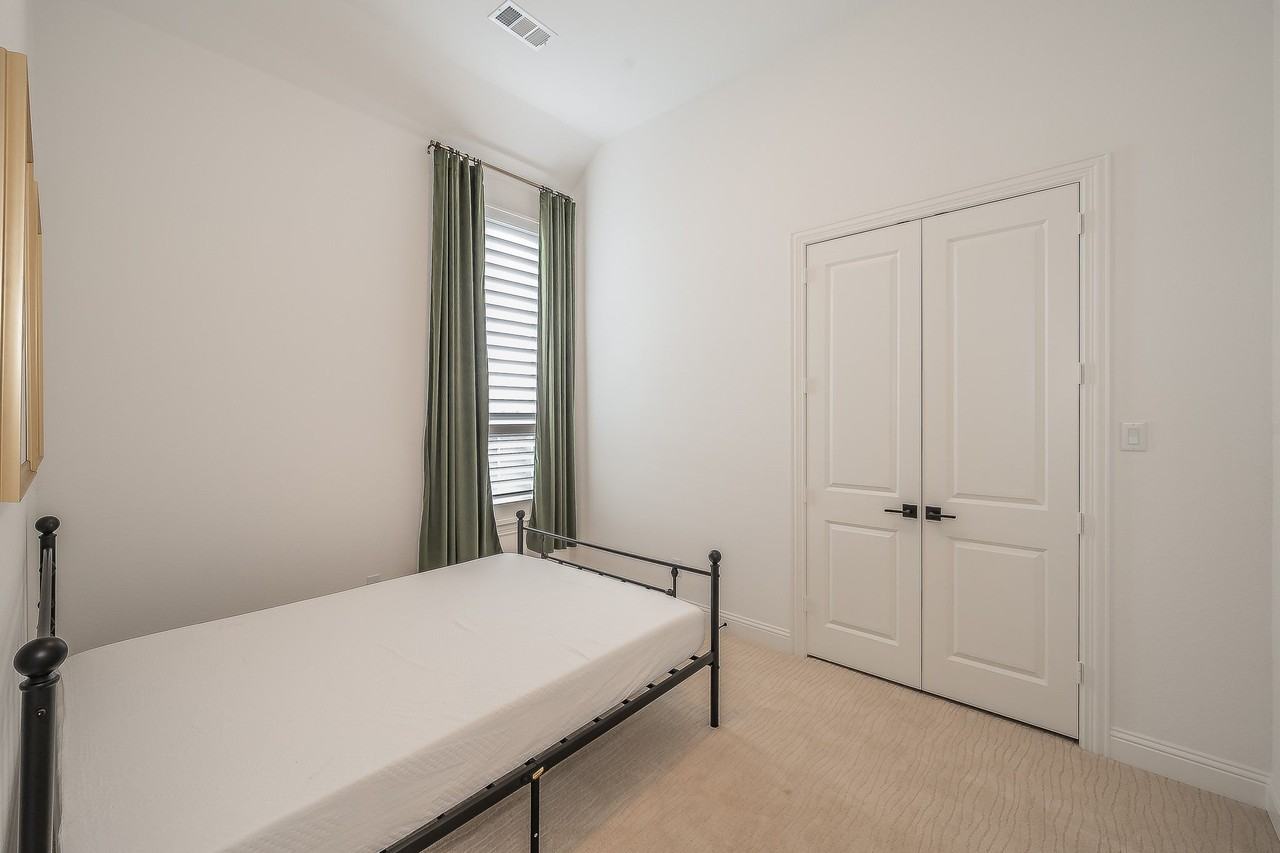 2105 Tremont Dr - Photo 2 of 40