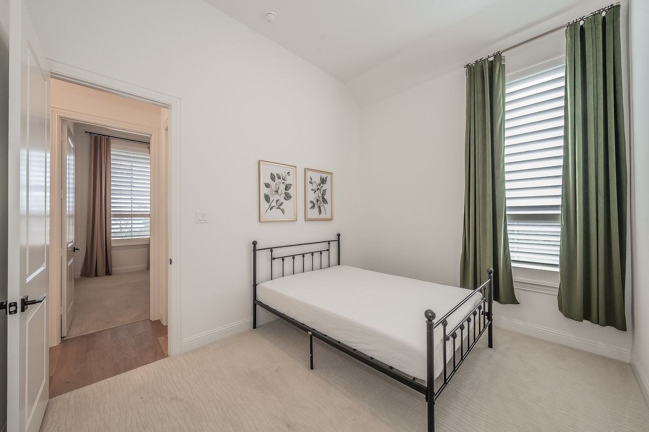 2105 Tremont Dr - Photo 3 of 40