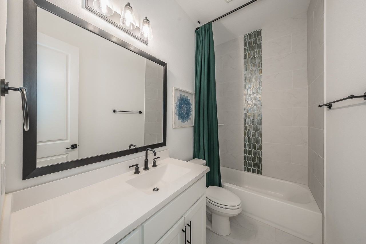 2105 Tremont Dr - Photo 4 of 40