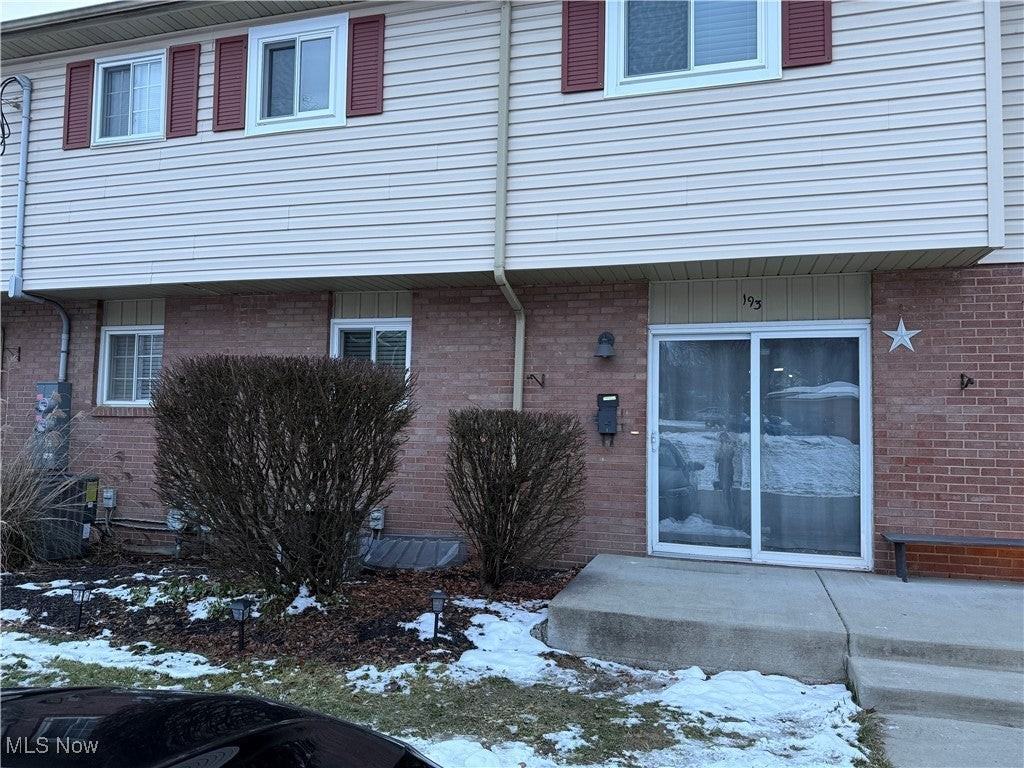 193 Surrey Ln - Photo 2 of 23