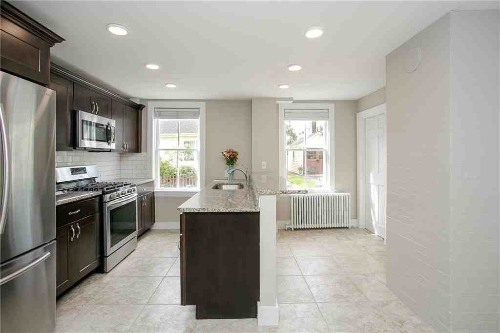 43 Farewell Street unit: Durgin #1 - Photo 4 of 23