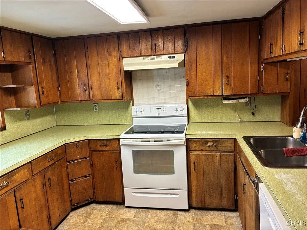 7470 Perry Rd - Photo 3 of 20