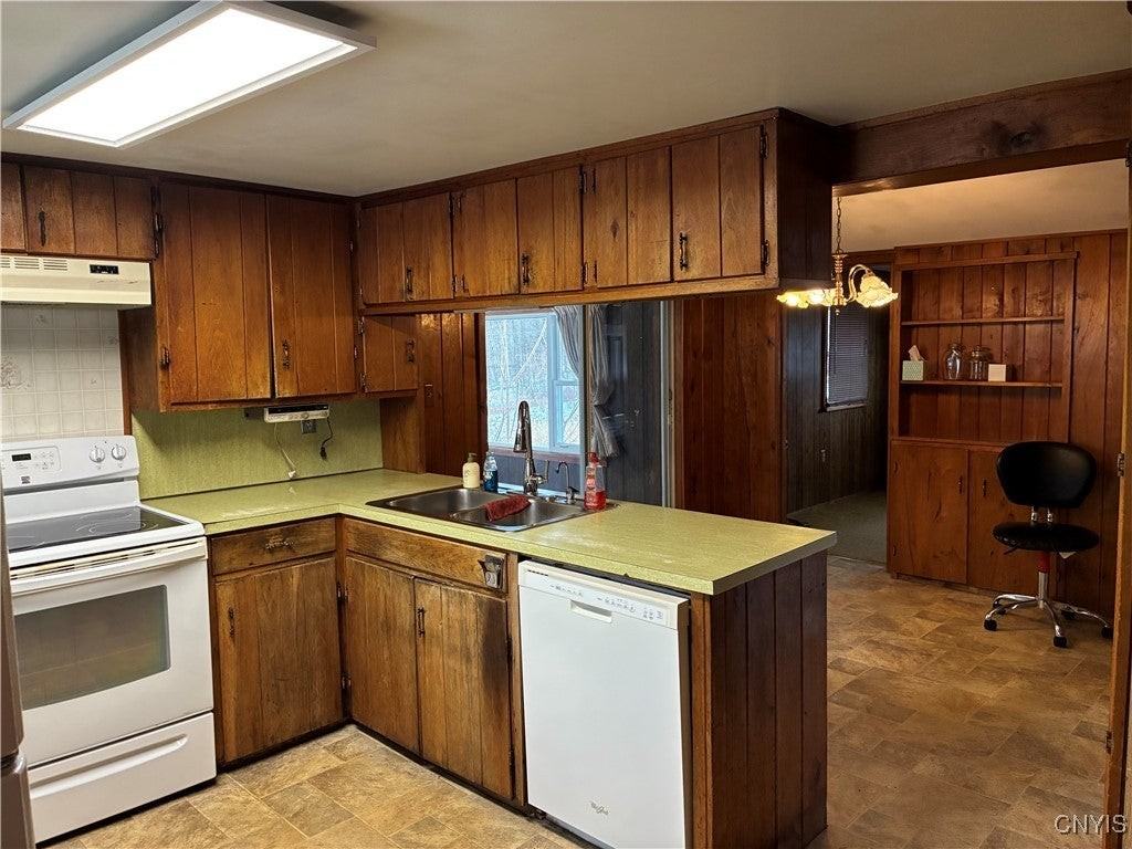 7470 Perry Rd - Photo 4 of 20