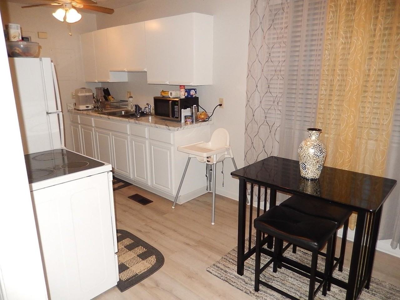 1409 Glenda Dr - Photo 3 of 10