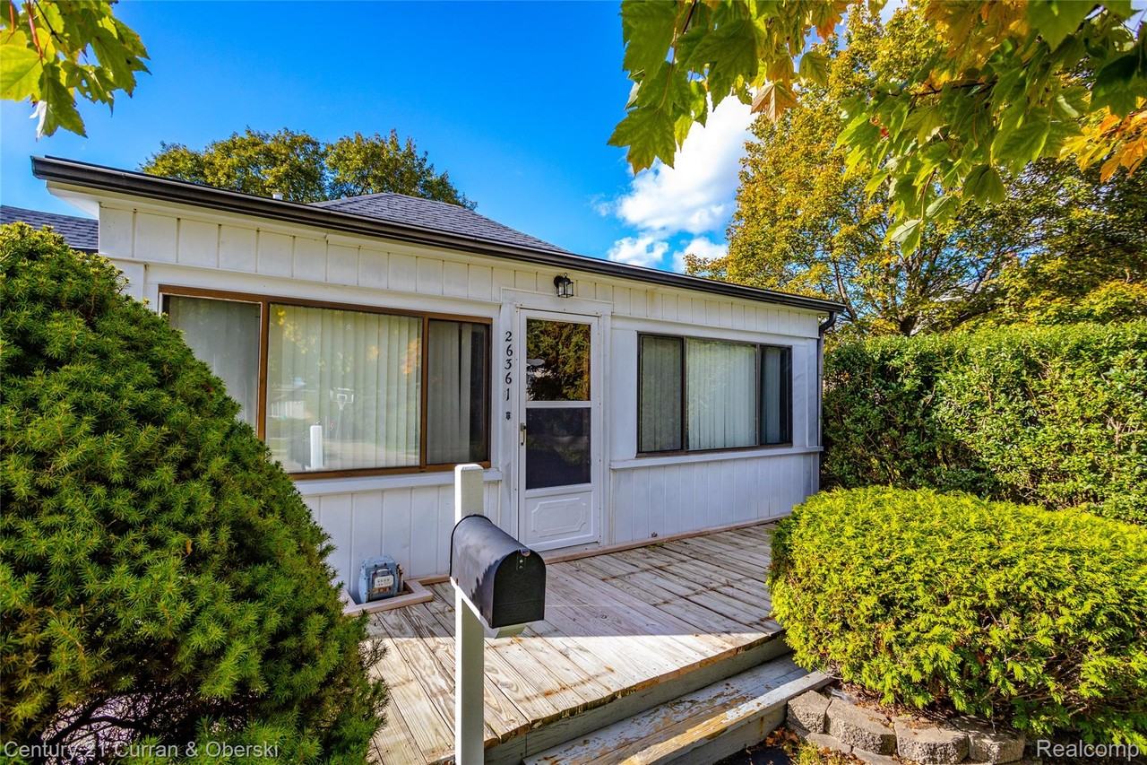 26361 Parkington St - Photo 2 of 20