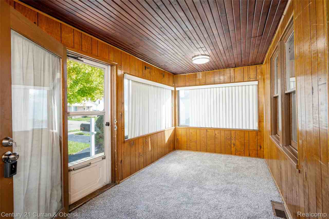 26361 Parkington St - Photo 3 of 20