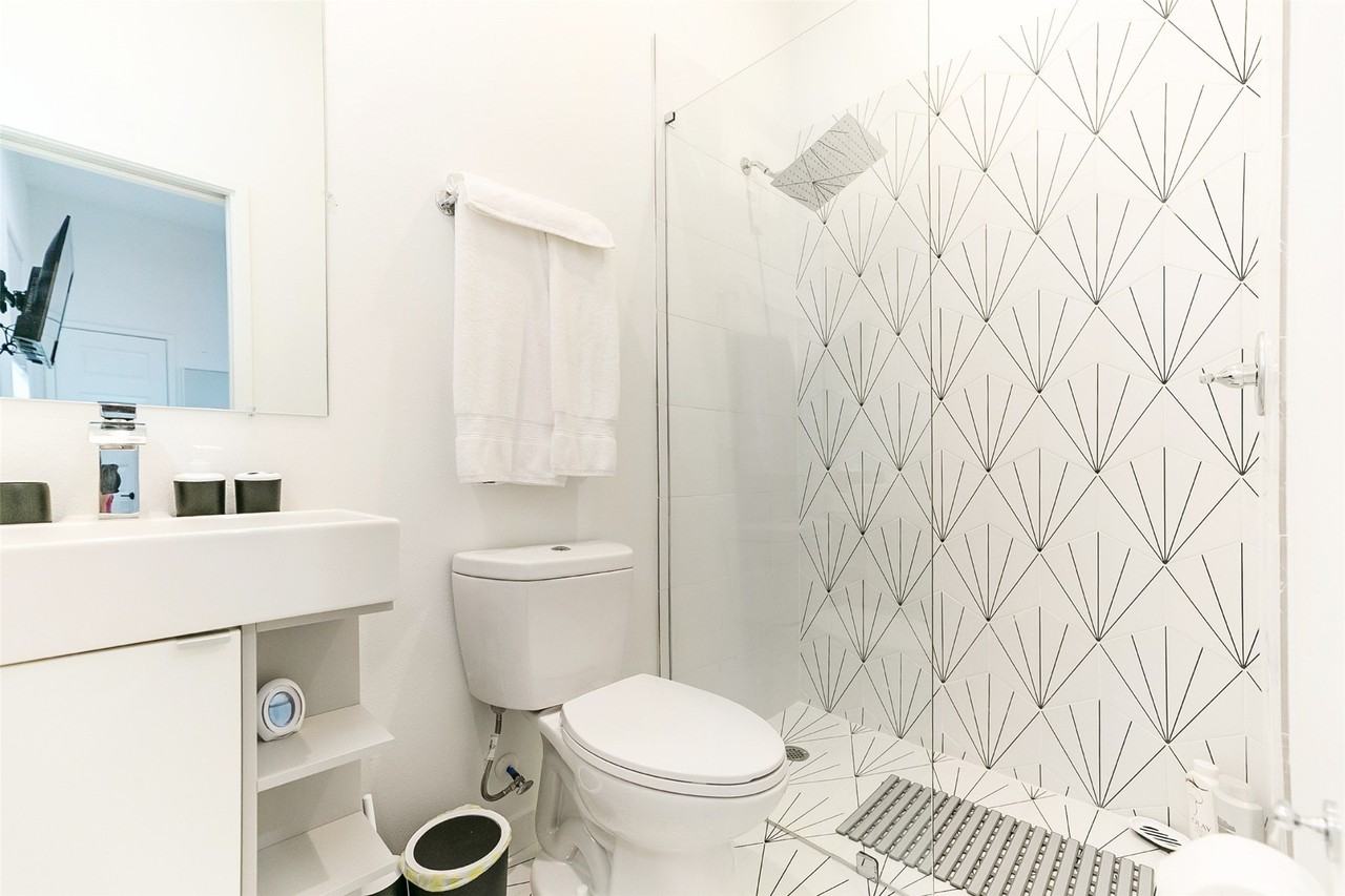 4303 Chester St - Photo 7 of 46