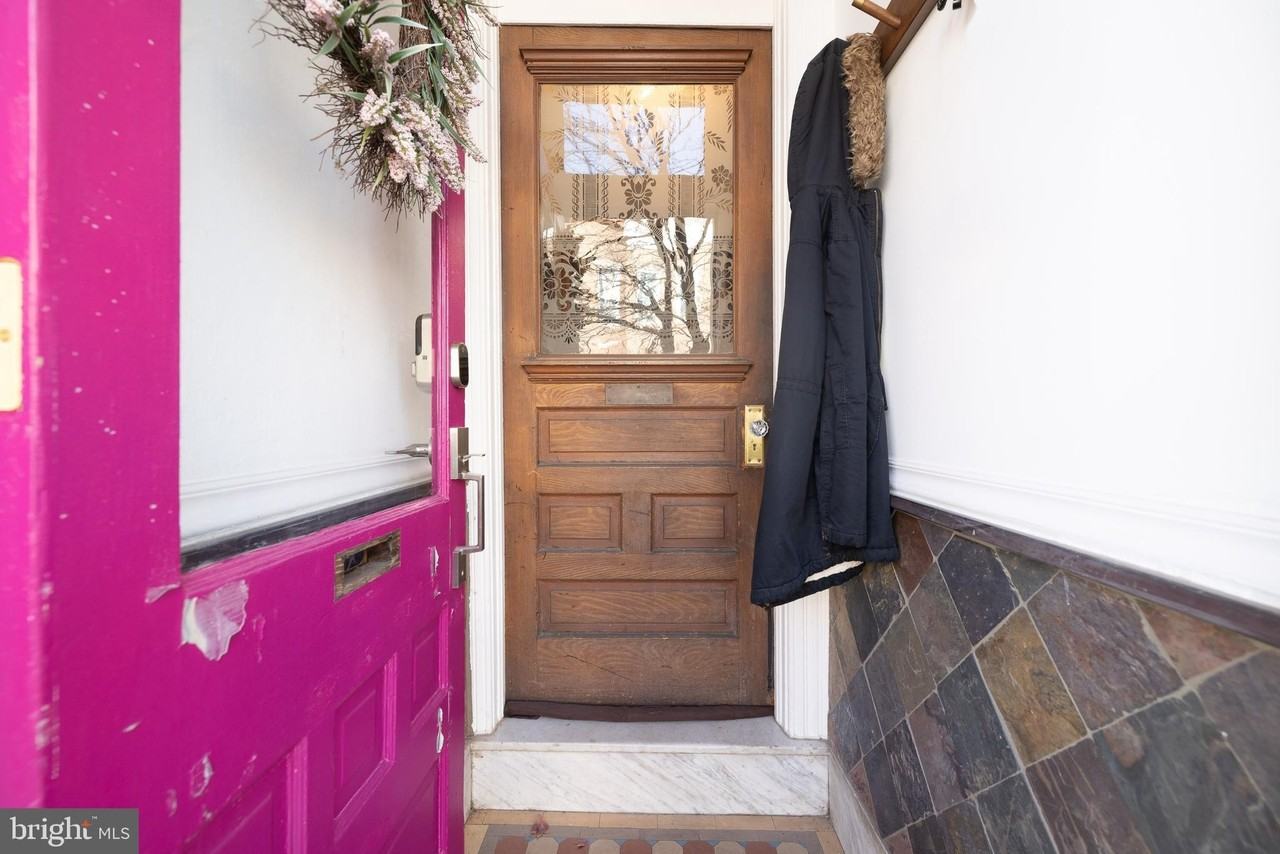 835 Wellington St - Photo 2 of 30