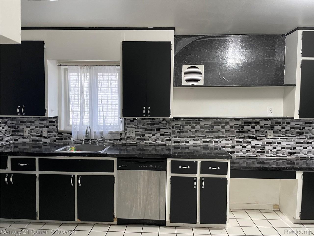 7427 Drexel St - Photo 4 of 11